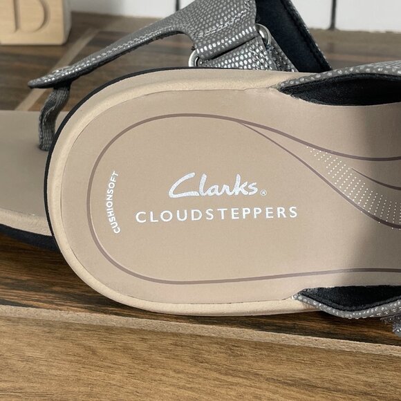 Clarks Glide Walk Womens Size 8 Shoes Pewter T Strap Cloudsteppers Thong Sandals - Picture 12 of 14